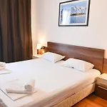 Апартаменти Cozy Flat With Pool&mountain Views, Near Gondola By Flat Mаnаger