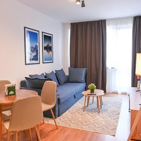 Апартамент Cozy Flat With Pool & Mountain Views, Near Gondola By Flat Mаnаger